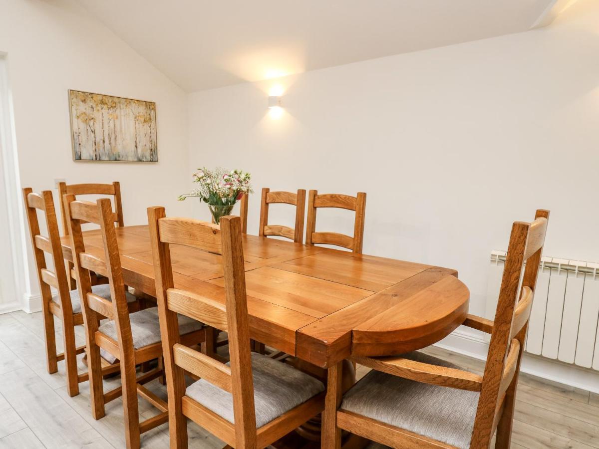 Bridgend Cottages 兰德林多德威尔斯 外观 照片